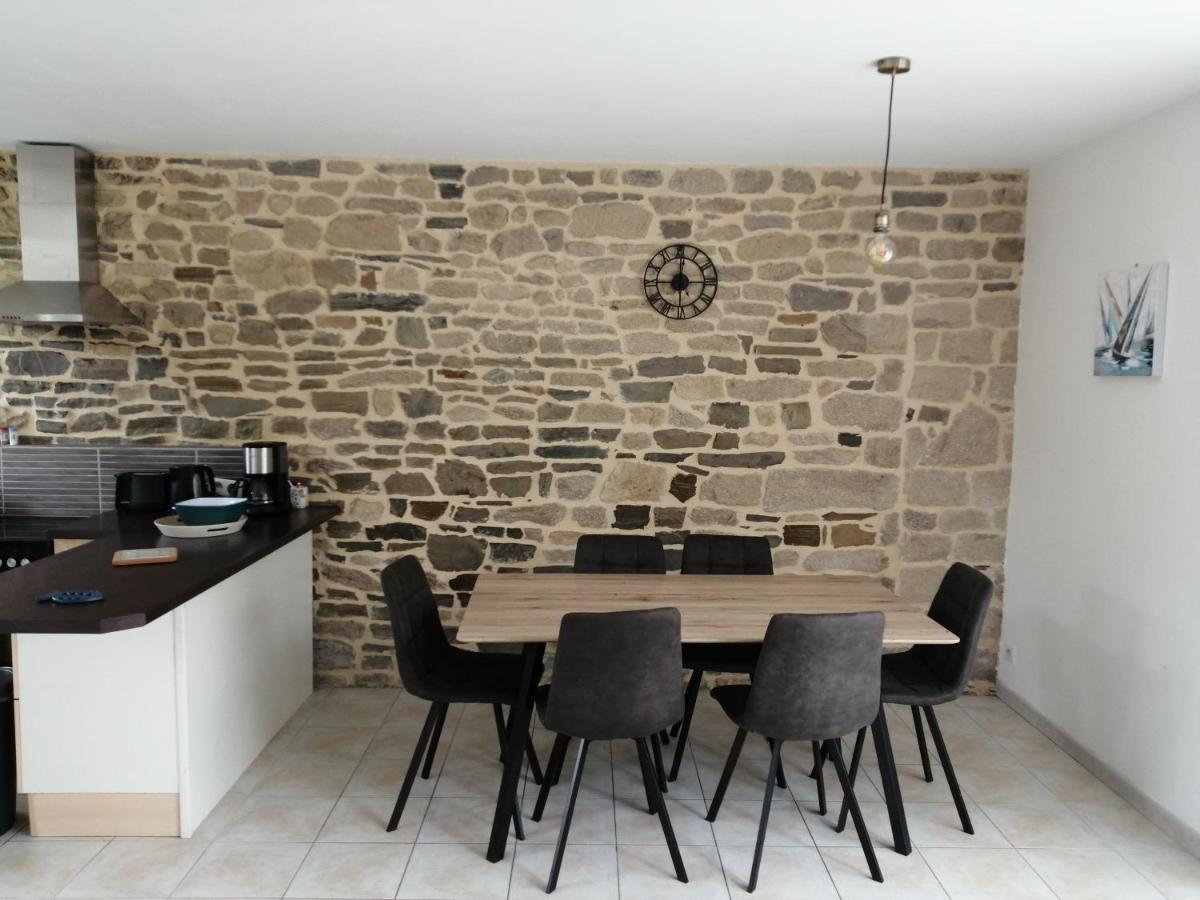 Maison Jullouville Au Calme Εξωτερικό φωτογραφία